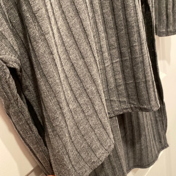 Boohoo Turtle Neck Tunic Size 2 - Picture 4 of 5